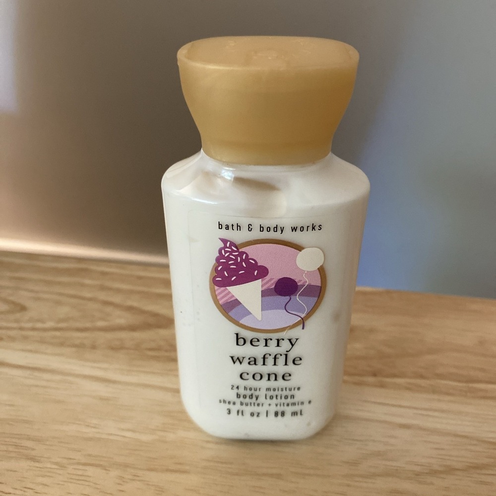 NEW BATH AND BODY WORKS BERRY WAFFLE CONE BODY LOTION 3 FL OZ TRAVEL SIZE